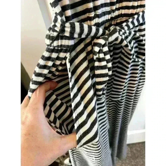 Old Navy Womens Knit Jumpsuit Size L Gray/cream Striped oversized open back belt - Picture 4 of 10